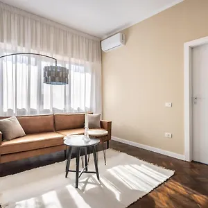 Elegant Two Bedrooms Apartment Bucharest